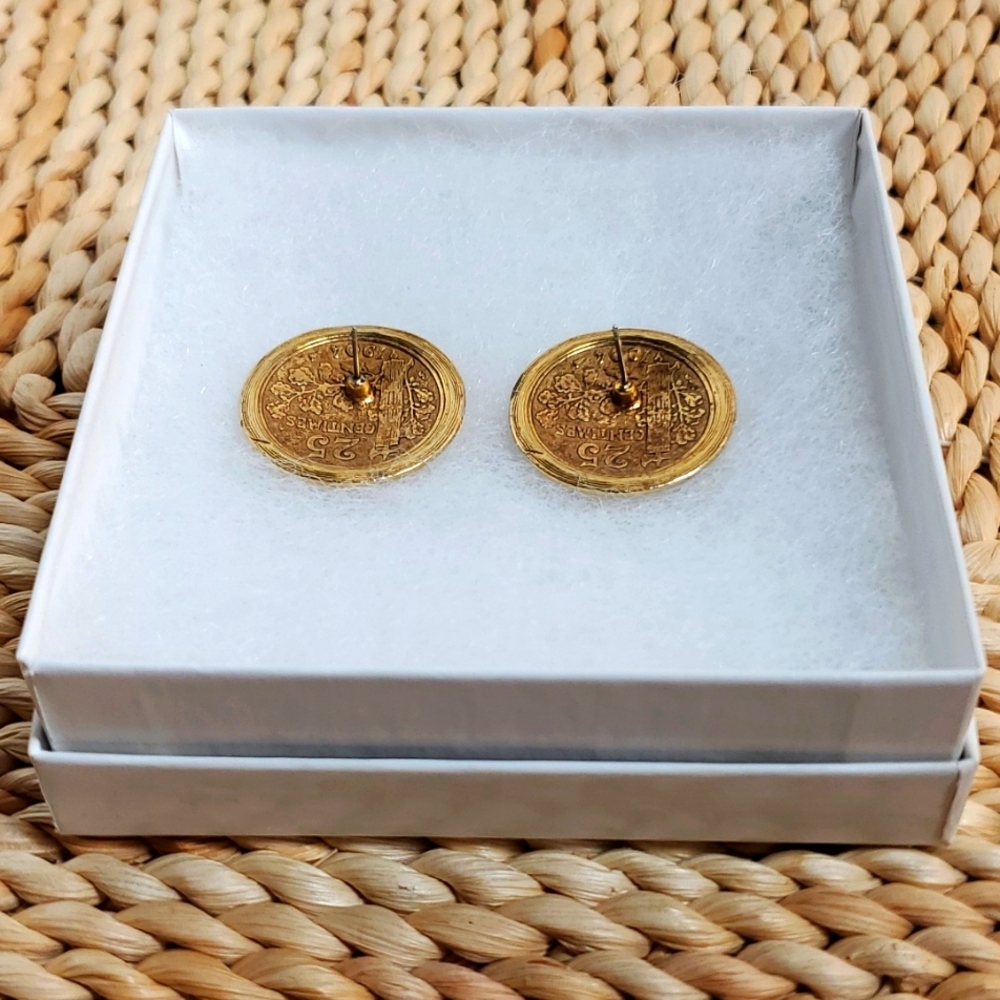 VINTAGE GOLD TONE COIN EARRINGS - Picture 2 of 3